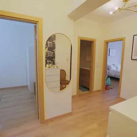 Charming 94d, Next To Metro Apartment