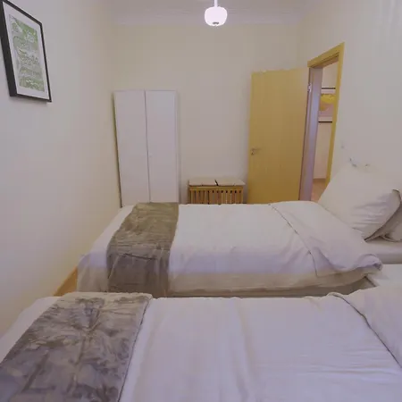 Charming 94d, Next To Metro Apartment Lissabon