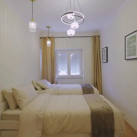 Charming 94d, Next To Metro Апартаменти Лісабон