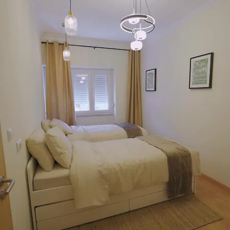 Charming 94d, Next To Metro Lissabon