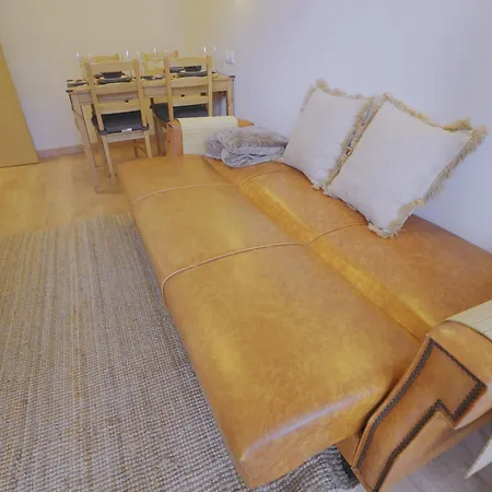 Charming 94d, Next To Metro Apartment Lissabon