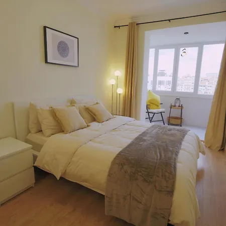 Charming 94d, Next To Metro Лісабон