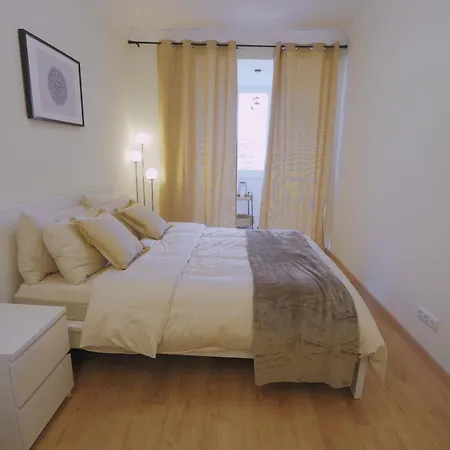 Charming 94d, Next To Metro Apartment *