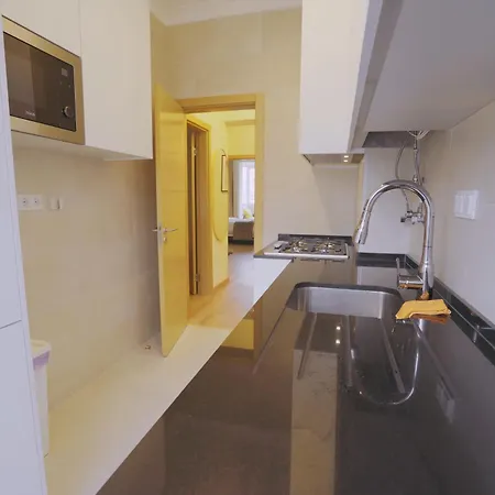 Charming 94d, Next To Metro Lissabon