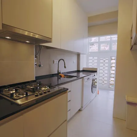 Charming 94d, Next To Metro Apartment *