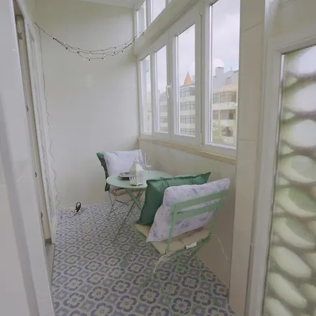 Apartment Charming 94d, Next To Metro Lissabon