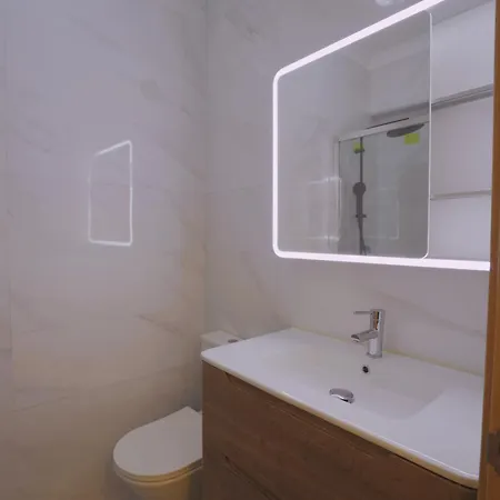 Charming 94d, Next To Metro Lissabon