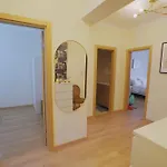Charming 94d, Next To Metro Apartman