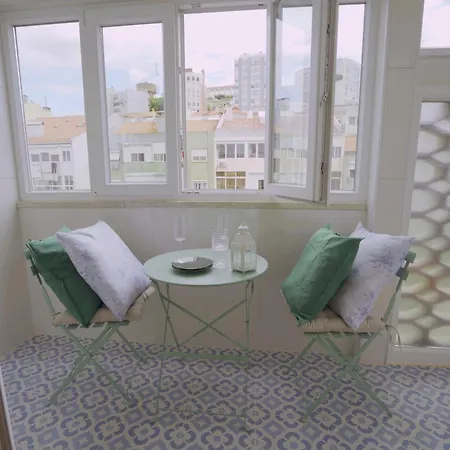 Charming 94d, Next To Metro