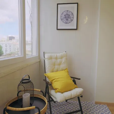 Charming 94d, Next To Metro