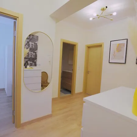 Appartement Charming 94d, Next To Metro