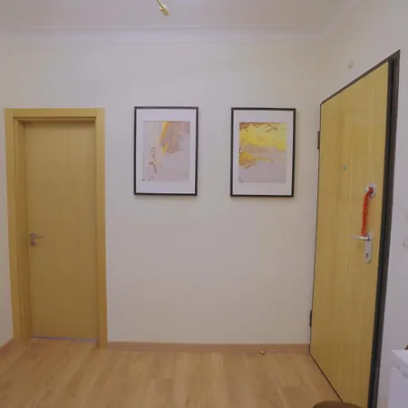 Charming 94d, Next To Metro Apartment *