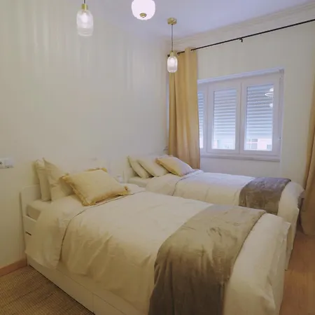 Charming 94d, Next To Metro Apartment Lisbon