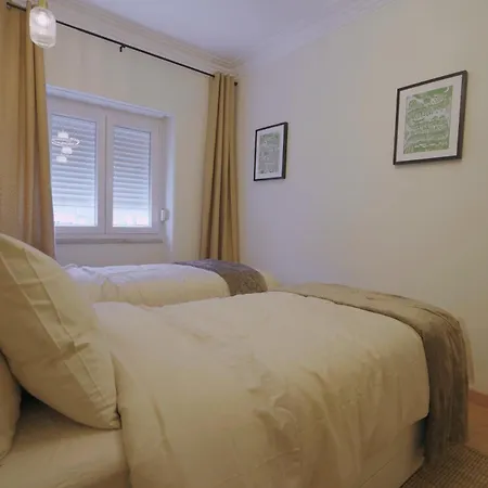 Charming 94d, Next To Metro Apartment