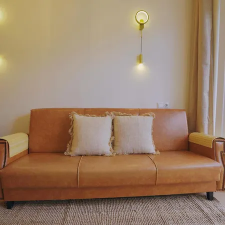 Apartment Charming 94d, Next To Metro Lisbon