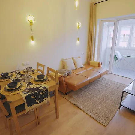 Charming 94d, Next To Metro *