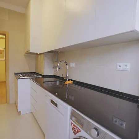 Charming 94d, Next To Metro Apartment